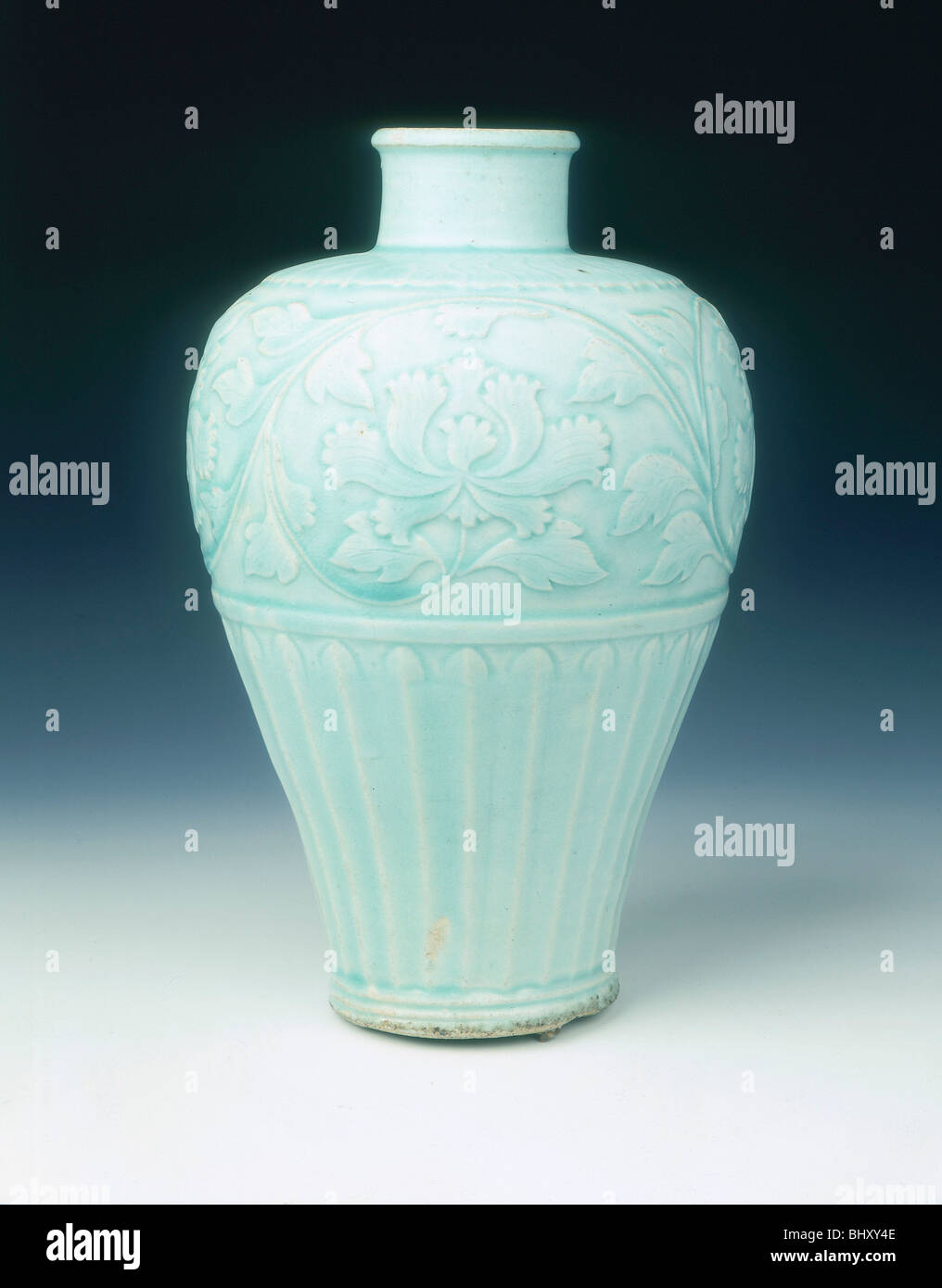 Qingbai meiping vase carved peonies hires stock photography and images