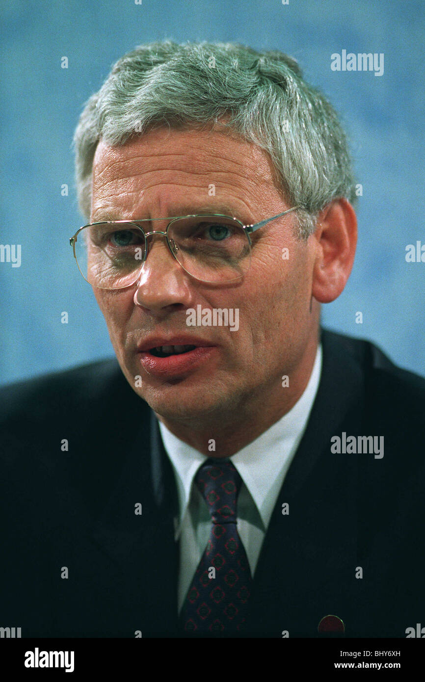 HANS VAN DEN BROEK DUTCH FOREIGN AFFAIRS MINISTER 01 September 1992 Stock Photo