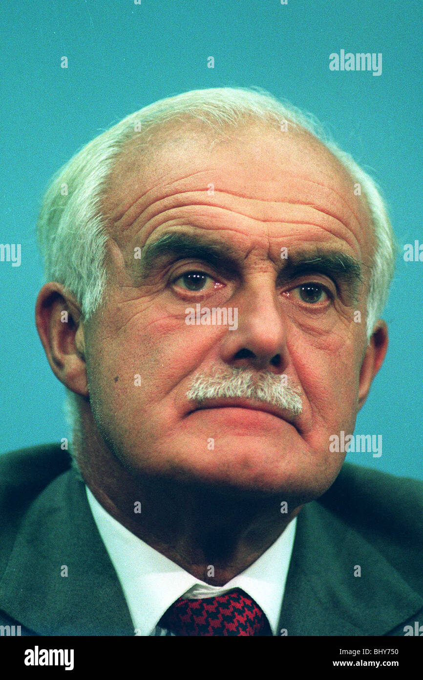 EARL FERRERS HOME OFFICE MINISTER 24 November 1992 Stock Photo Alamy