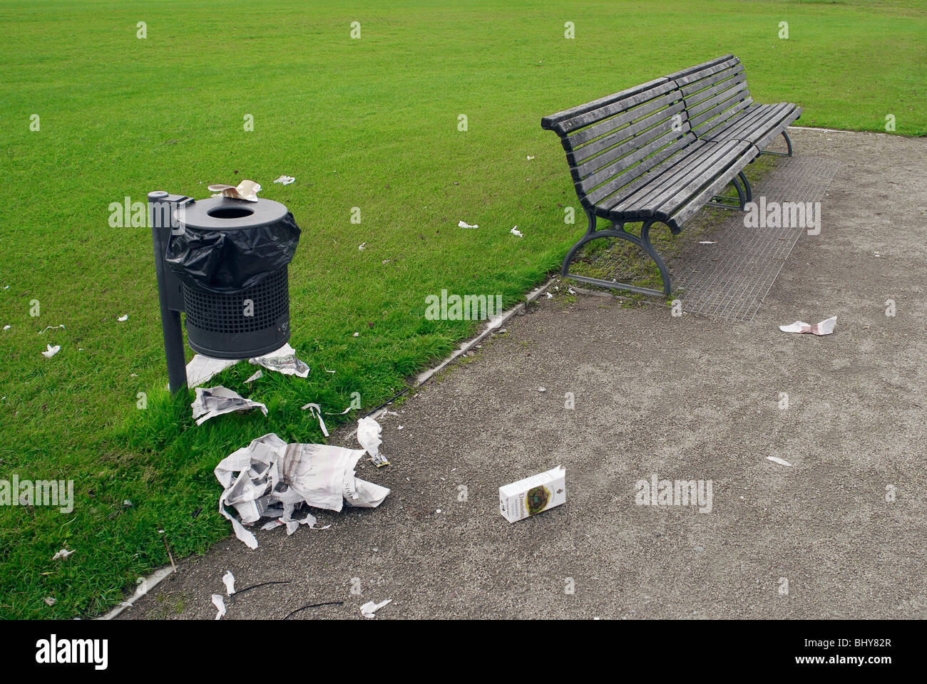 Garbage Bin And Bench In The Park Stock Photo 28258575 Alamy