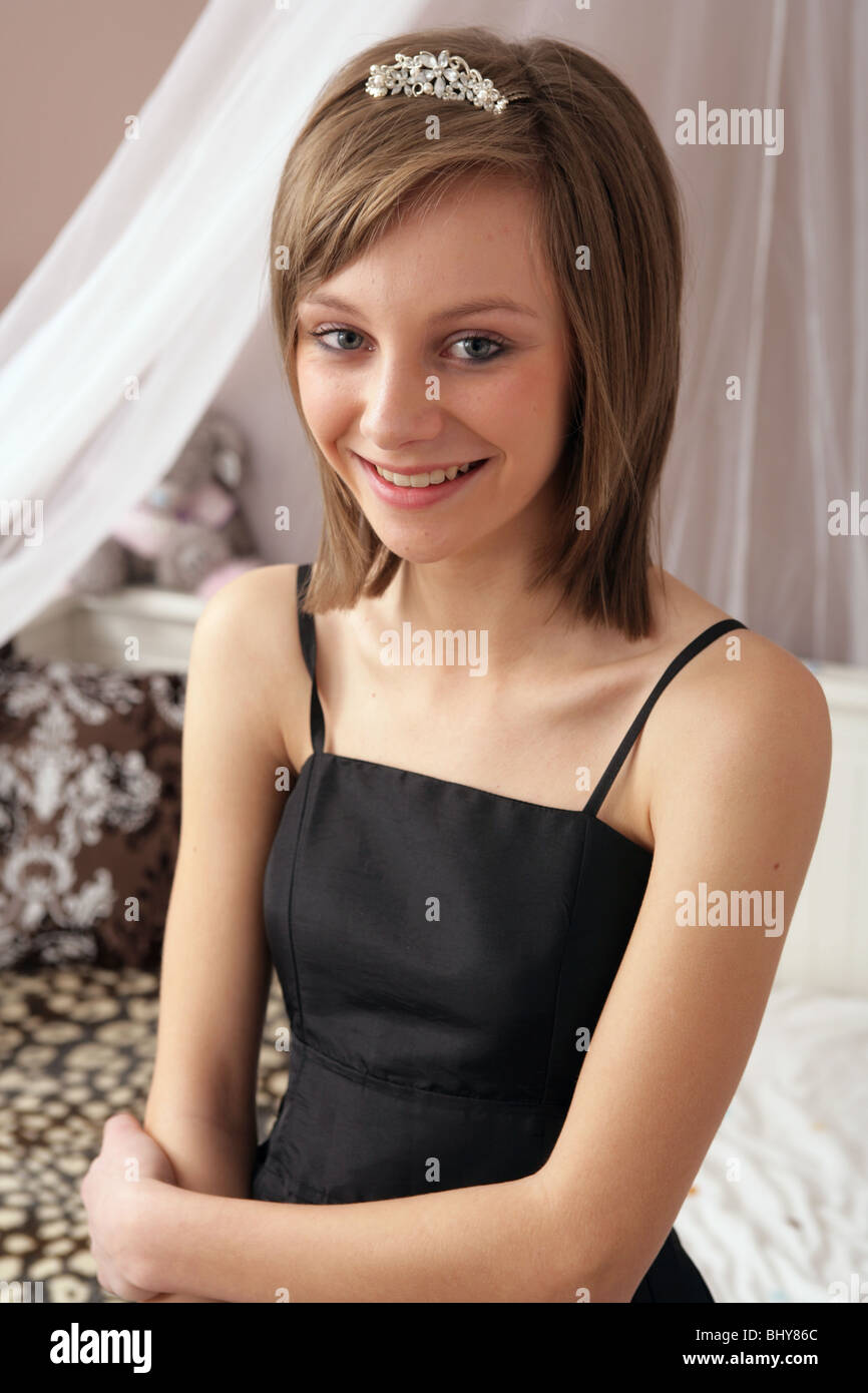 Pretty 14 year old girl hi-res stock photography and images - Alamy