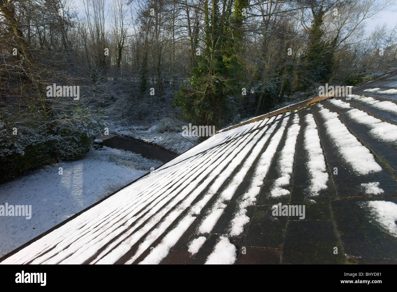 Snow On Roof Of House Stock Photo Alamy Snow On Roof Of House Stock Photo Alamy