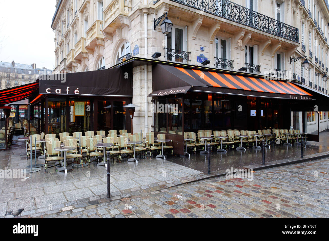 Empty cafe hi-res stock photography and images - Alamy