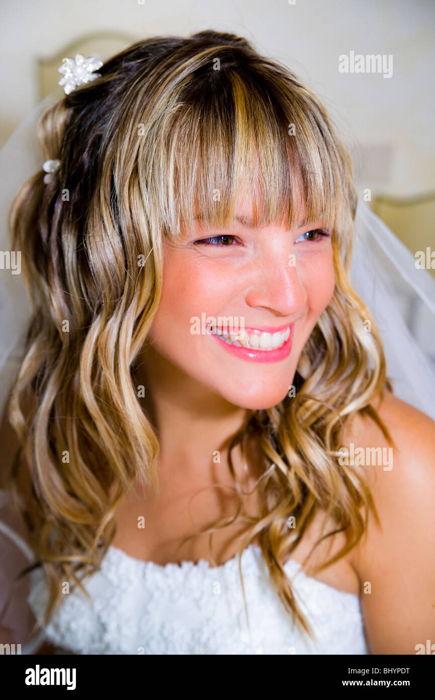 Young happy bride wearing veil Stock Photo - Alamy