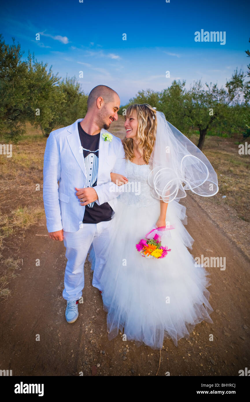 Bride and groom kissing on dirt road in vineyard Stock Photo - Alamy