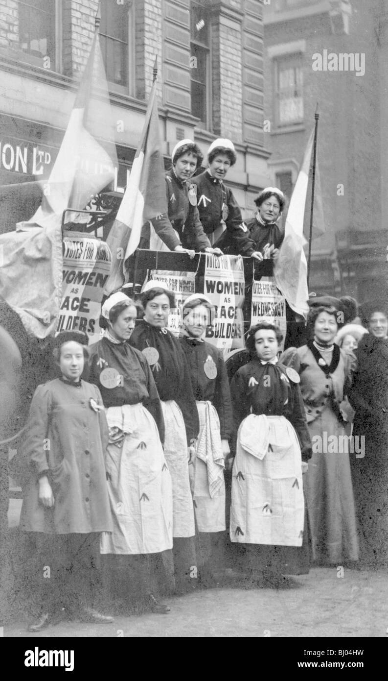 Suffragette uniform hi-res stock photography and images - Alamy