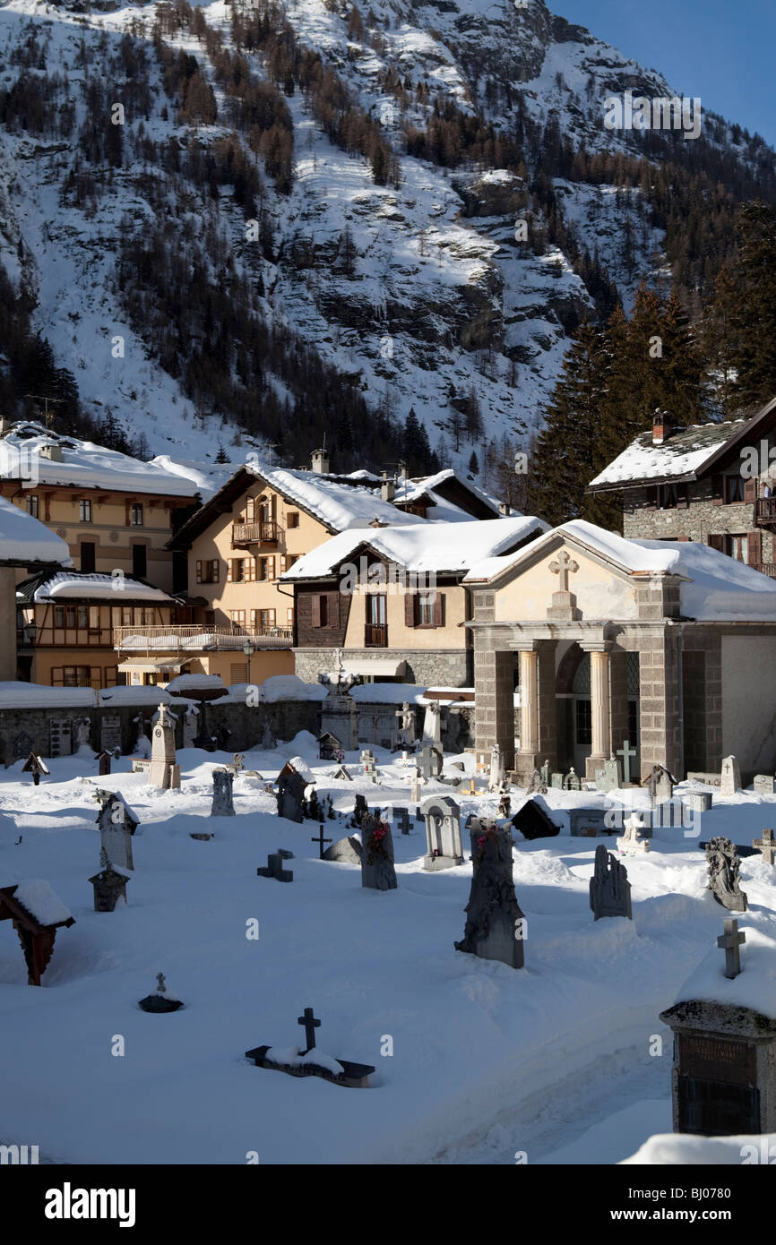 Alpine cemetery in Gressoney la Trinité, small Walser village on Monte Rosa, Valle d'Aosta, Italy Stock Photo