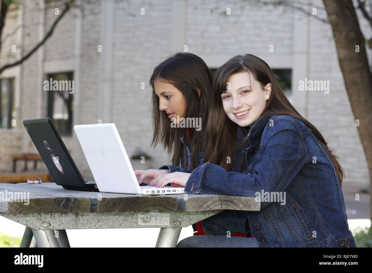 Teen girl sitting picnic table hires stock photography and images Alamy