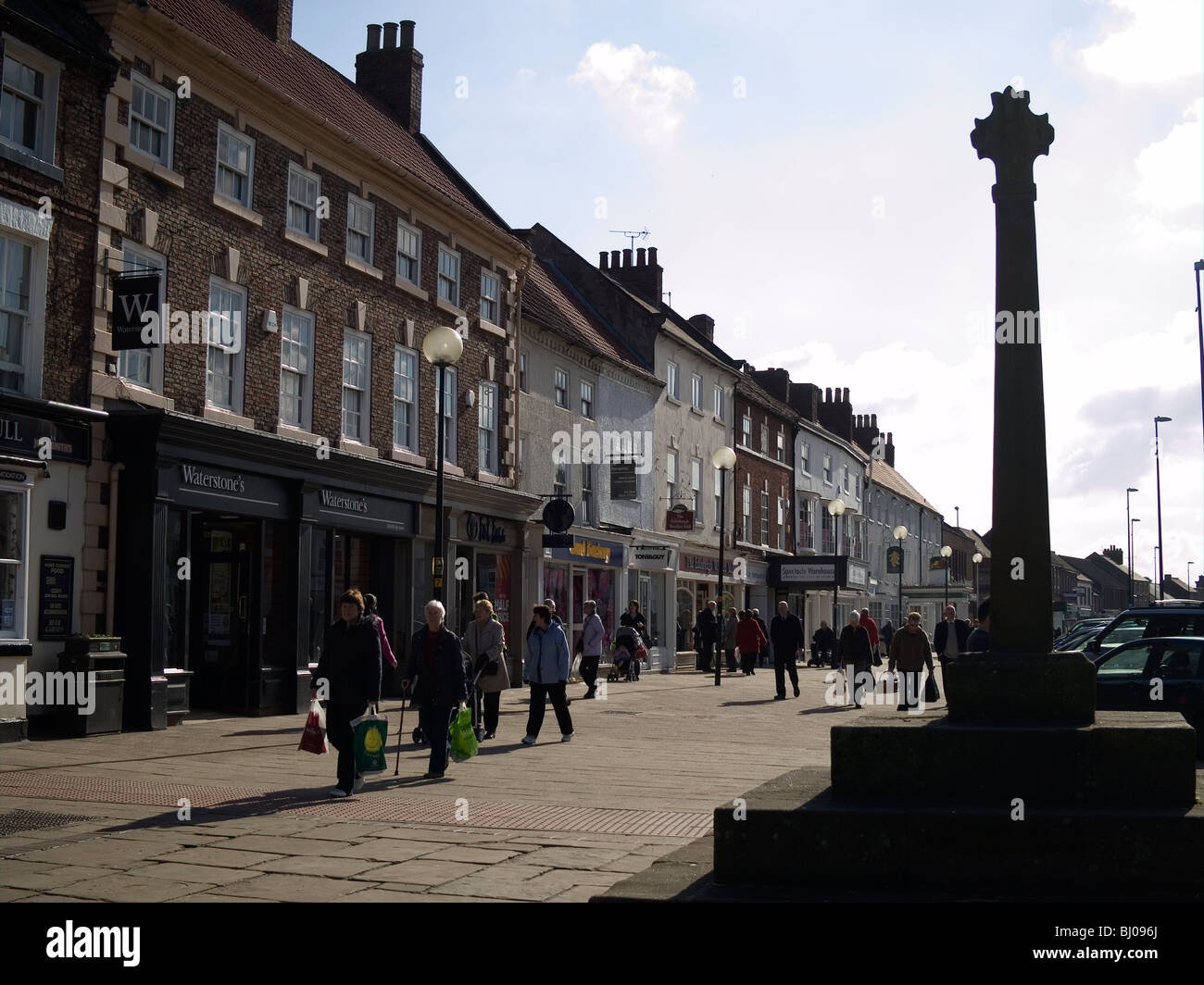 The ancient market cross in busy High Street Northallerton North Yorkshire Stock Photo Alamy