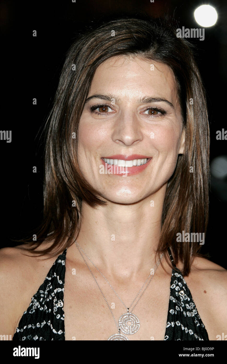 PERREY REEVES ACTRESS CHINESE THEATRE HOLLYWOOD LOS ANGELES USA 23/02 ...