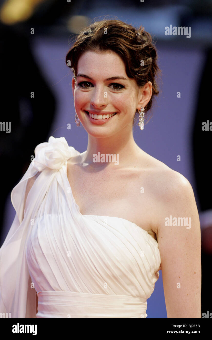 ANNE HATHAWAY ACTRESS 63RD VENICE FILM FESTIVAL VENICE ITALY 07/09/2006