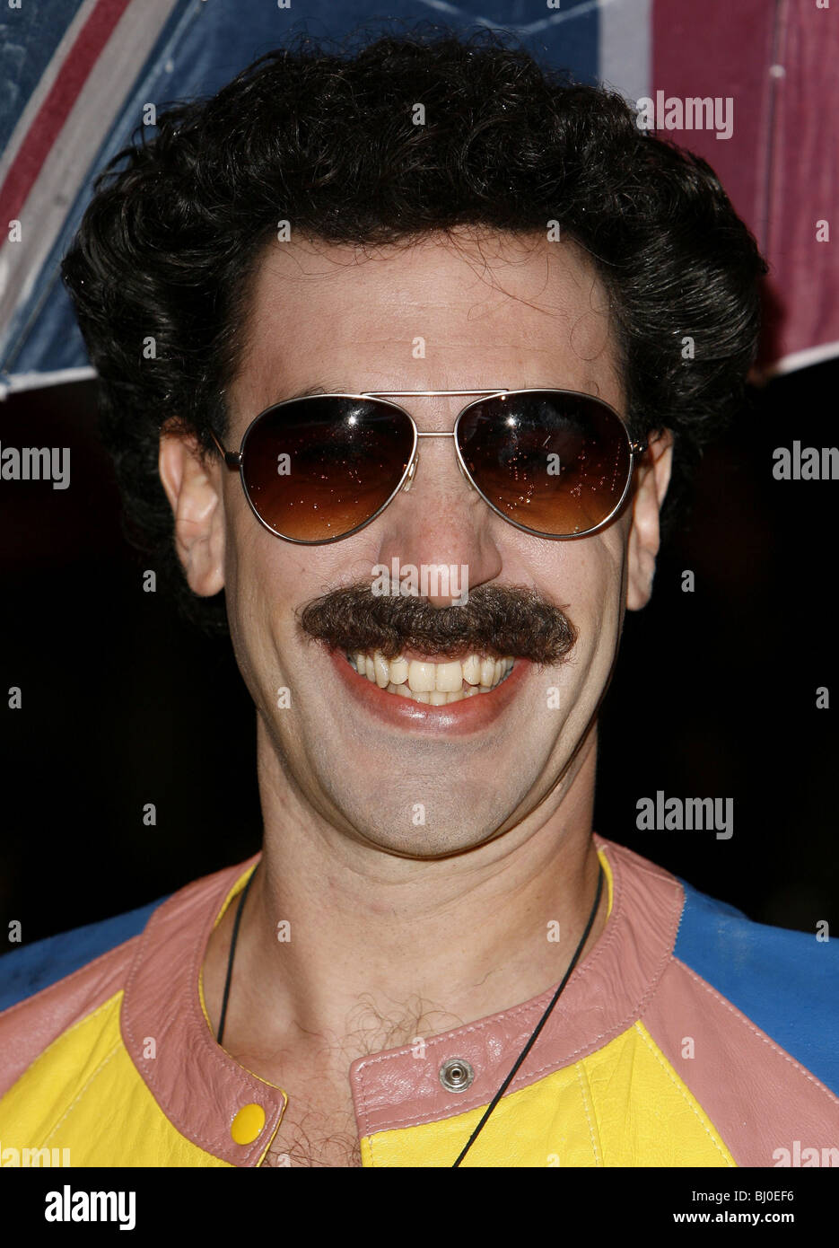 SACHA BARON COHEN AS BORAT ACTOR THE ODEON LONDON 25/10/2006 Stock