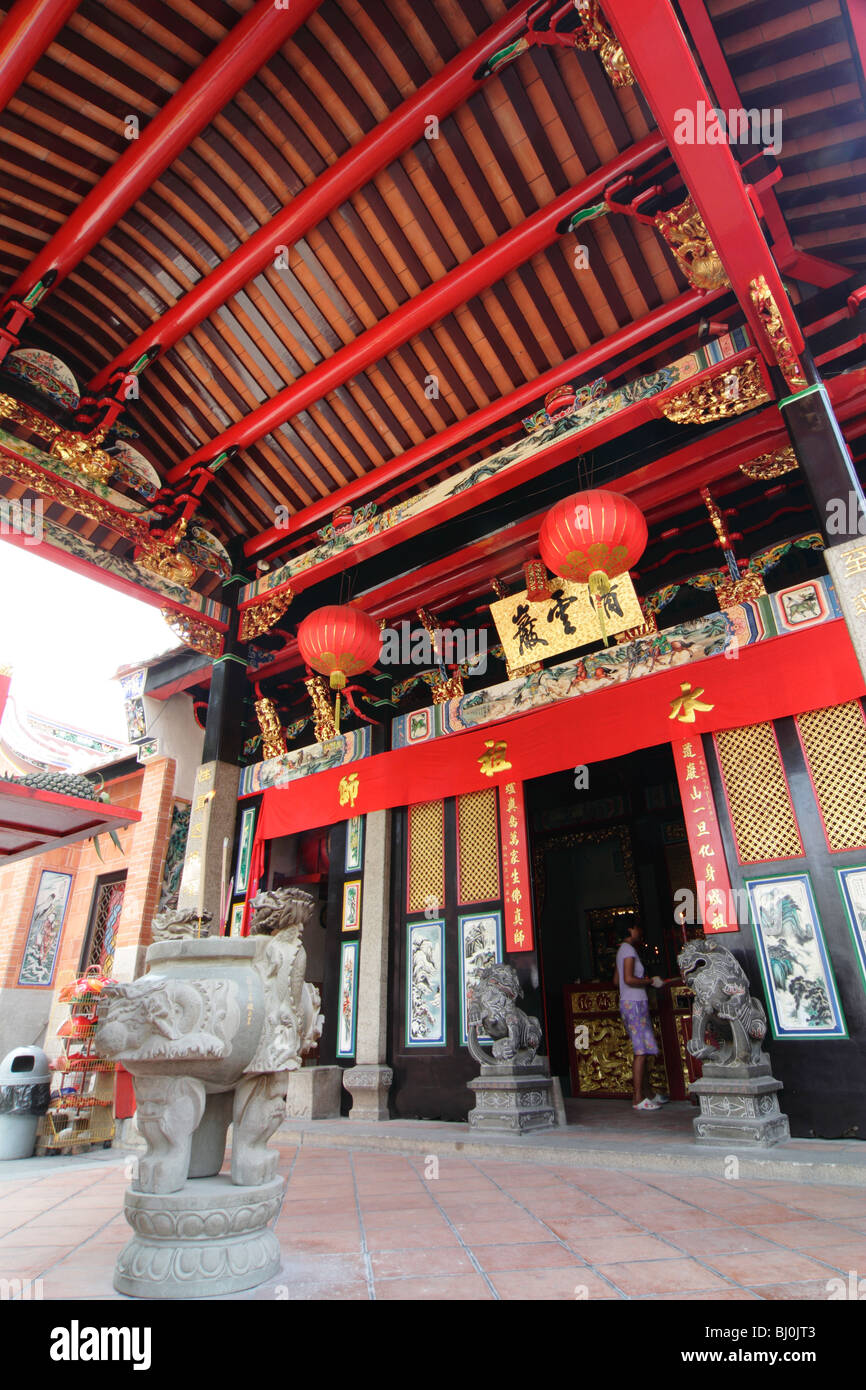 Main entrance to the Snake Temple in Penang, Malaysia Stock Photo - Alamy
