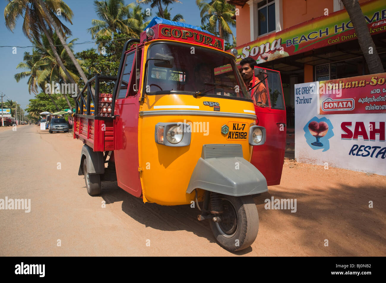 India, Kerala, Vypeen Island, Cherai Beach, Piaggio Ape Cargo 600 autorickshaw pickup truck Stock Photo