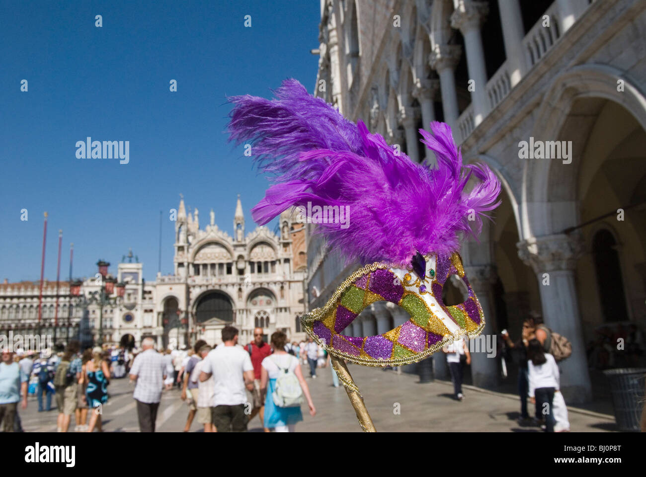 Masks at the venice carnival in st marks square hi-res stock ...