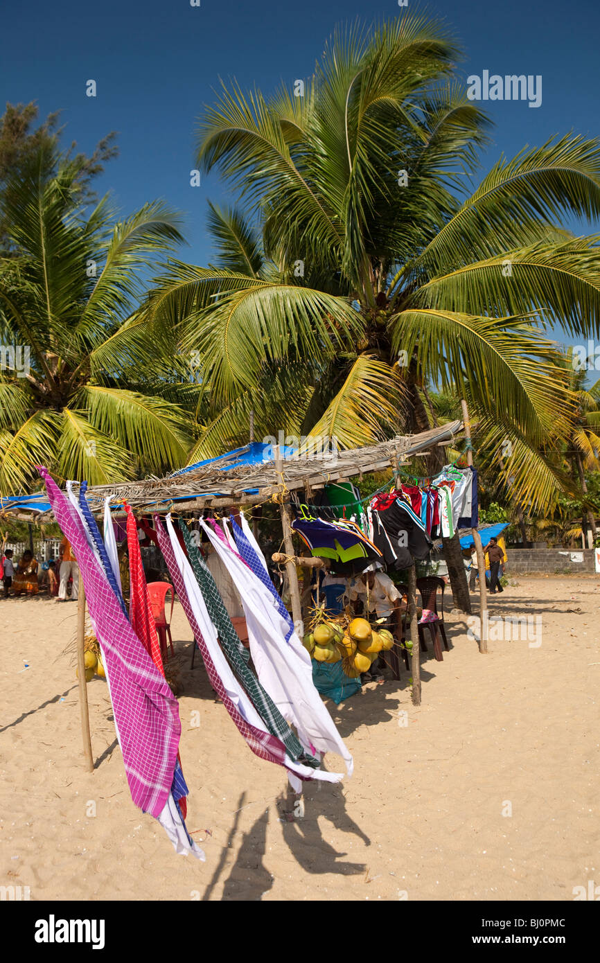 India, Kerala, Vypeen Island, Cherai Beach, seafront stall selling