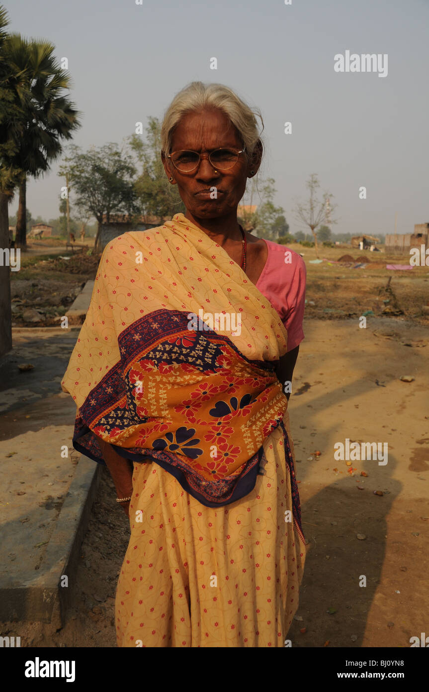 Indian lady in yellow sari hi-res stock photography and images - Alamy