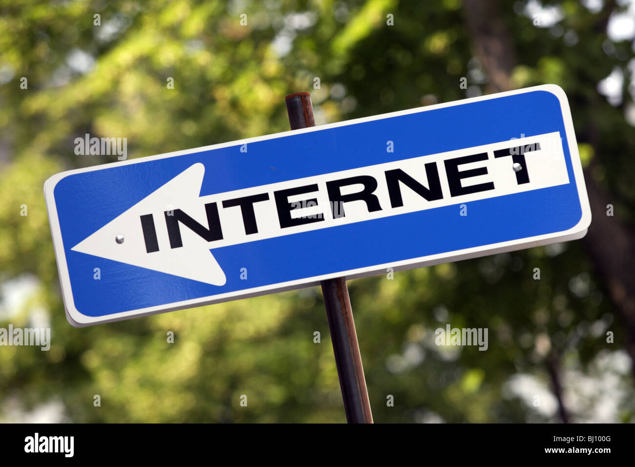 Arrow sign with the word Internet Stock Photo