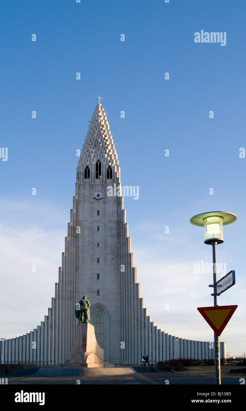 Statue of Leif Ericson in front of Hallgrimskirkja church, Reykjavik, Iceland Stock Photo