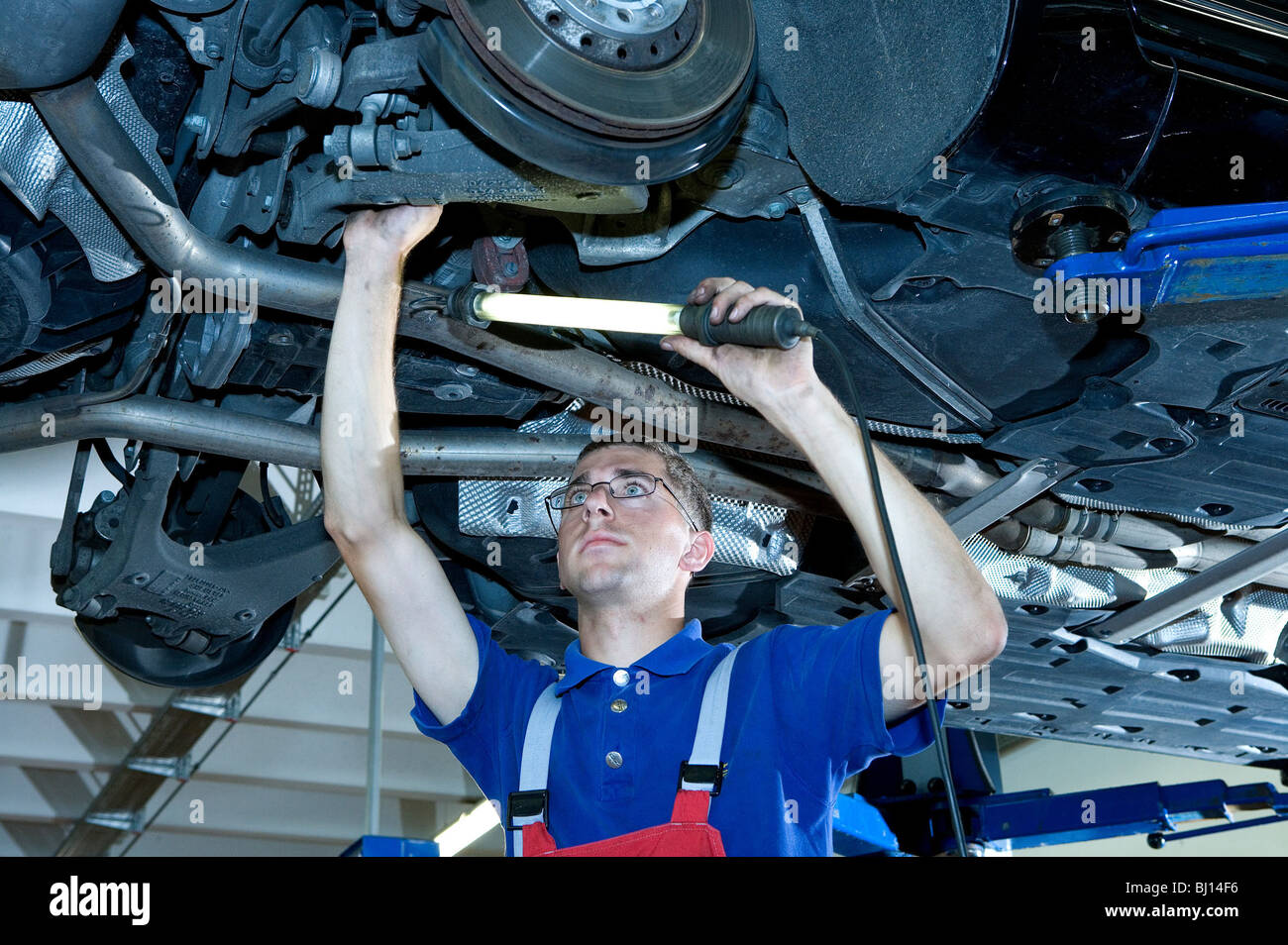 Car axle hires stock photography and images Alamy