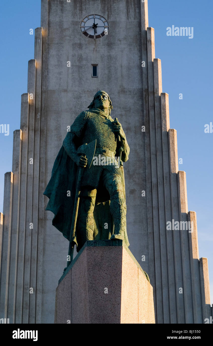 Statue of Leif Ericson in front of Hallgrimskirkja church, Reykjavik, Iceland Stock Photo