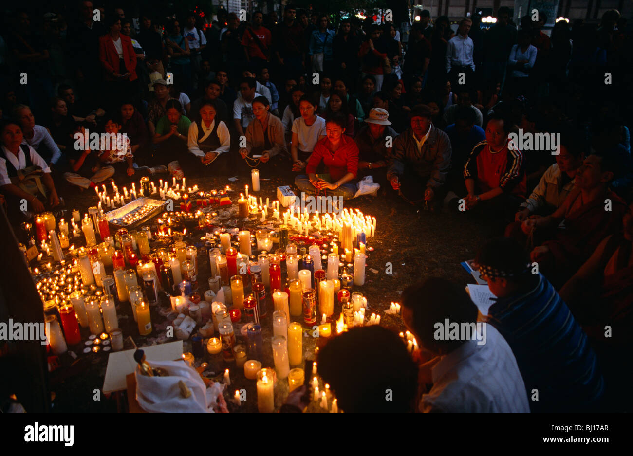 Candle-lit vigil for the dead and missing in Union Square, a week after the 9/11 attacks on America. Stock Photo