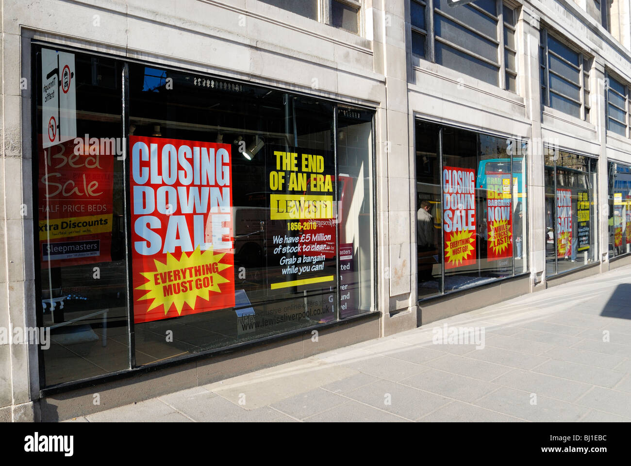 Lewis&#39;s closing sale. Liverpool&#39;s only independent department store Stock Photo: 28307424 - Alamy