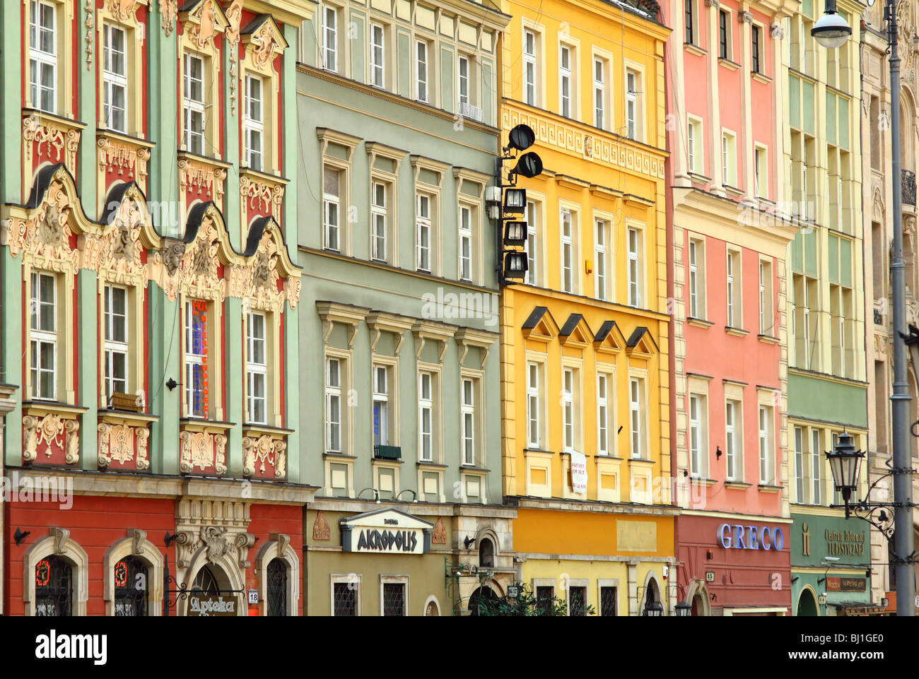 Wroclaw Old Market colorful facades of the historical tenement houses ...