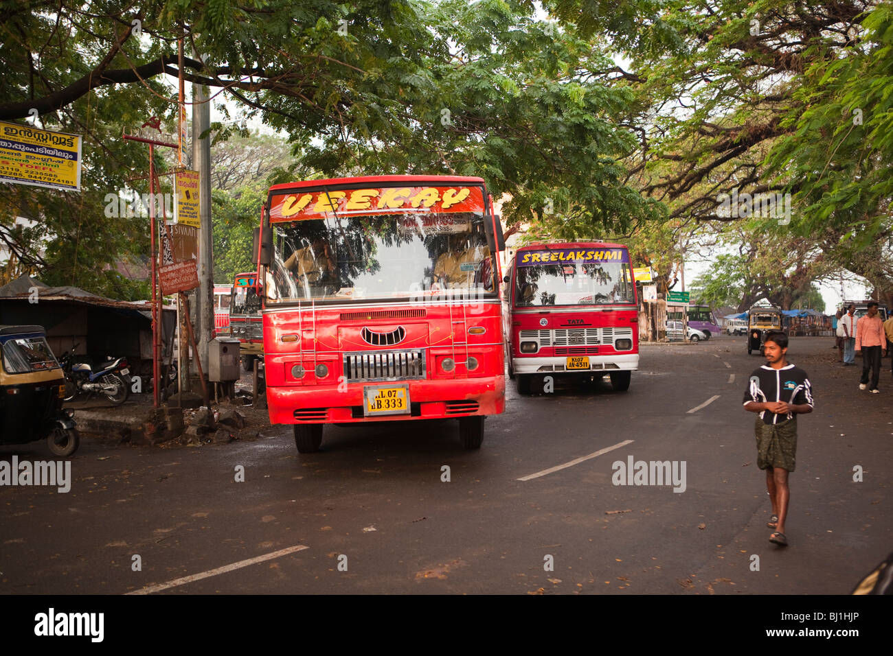 India, Kerala, Kochi, Fort Cochin, River Calvathy Road, private buses in Bus Stand Stock Photo