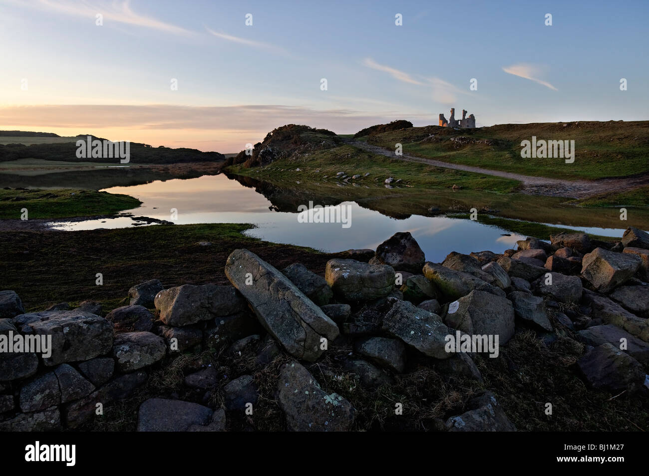 The approach to Dunstanburgh Castle from the south Stock Photo