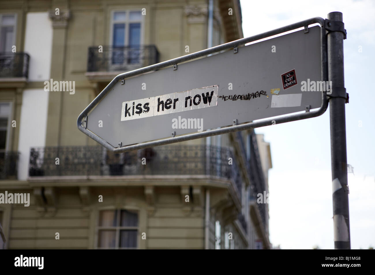 Kiss her now graffiti on the rear of a street sign, Geneva, Switzerland  Stock Photo - Alamy