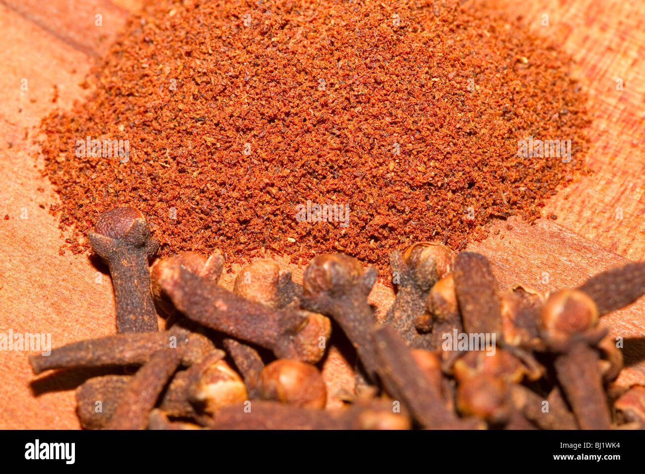 Whole cloves hires stock photography and images Alamy