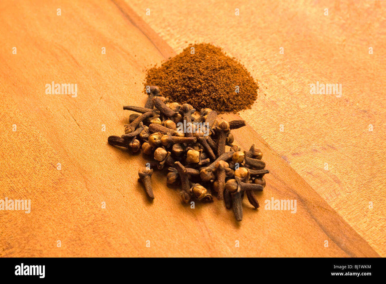 Whole cloves hires stock photography and images Alamy