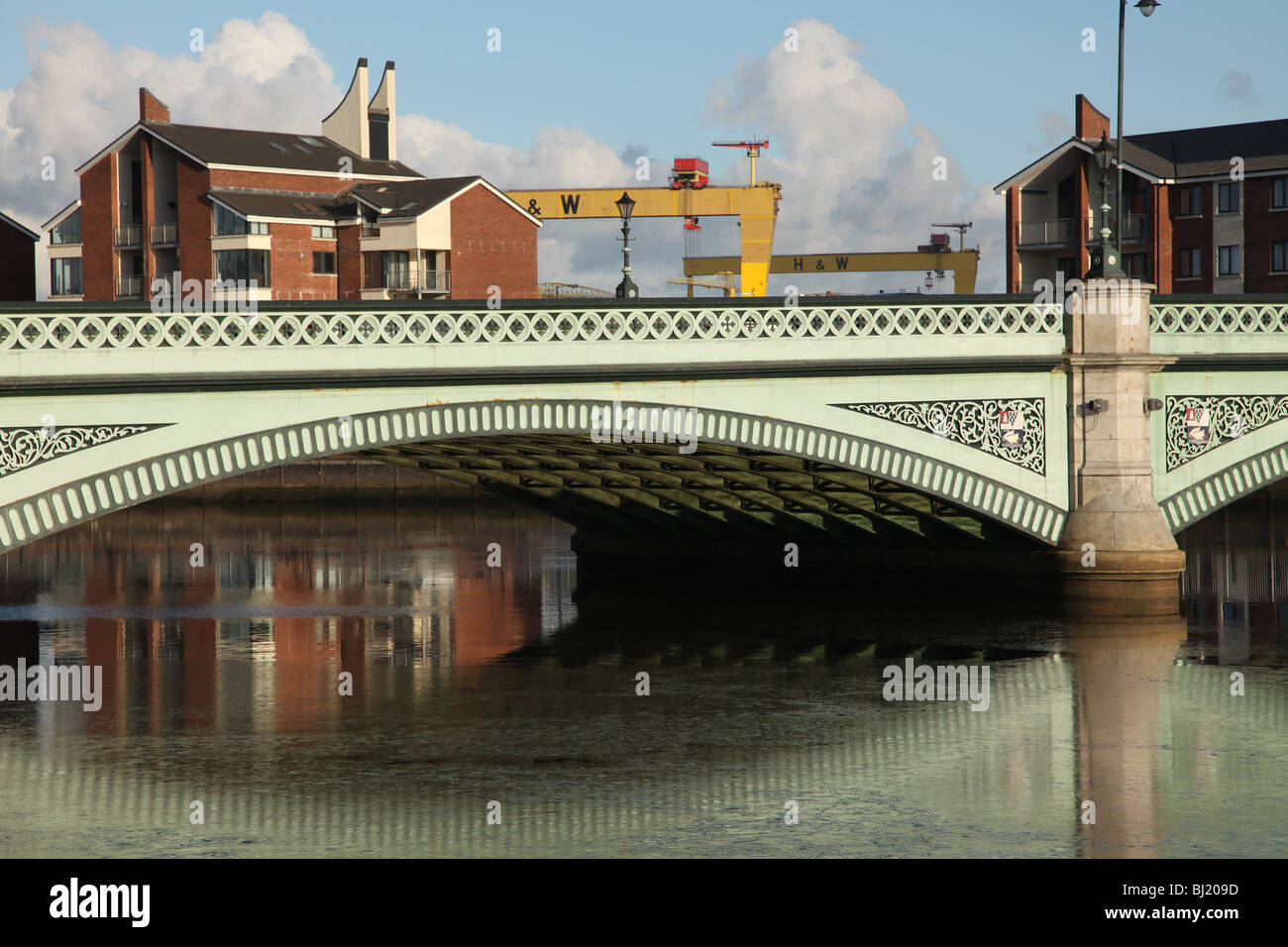 Queens Lanyon Bridge spanning the River lagan. Belfast, Northern Ireland Stock Photo