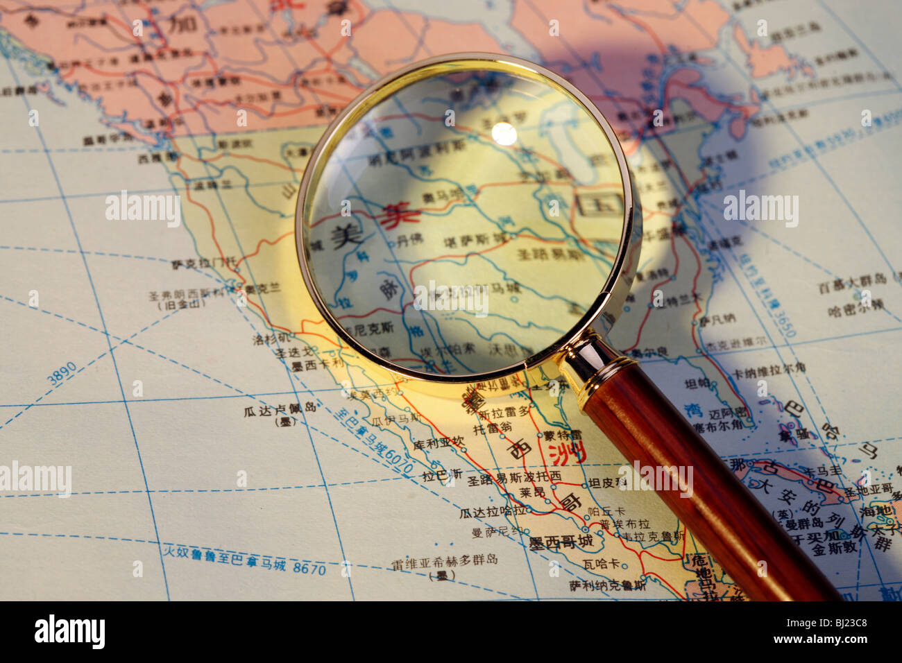 Magnifying glass map usa hi-res stock photography and images - Alamy