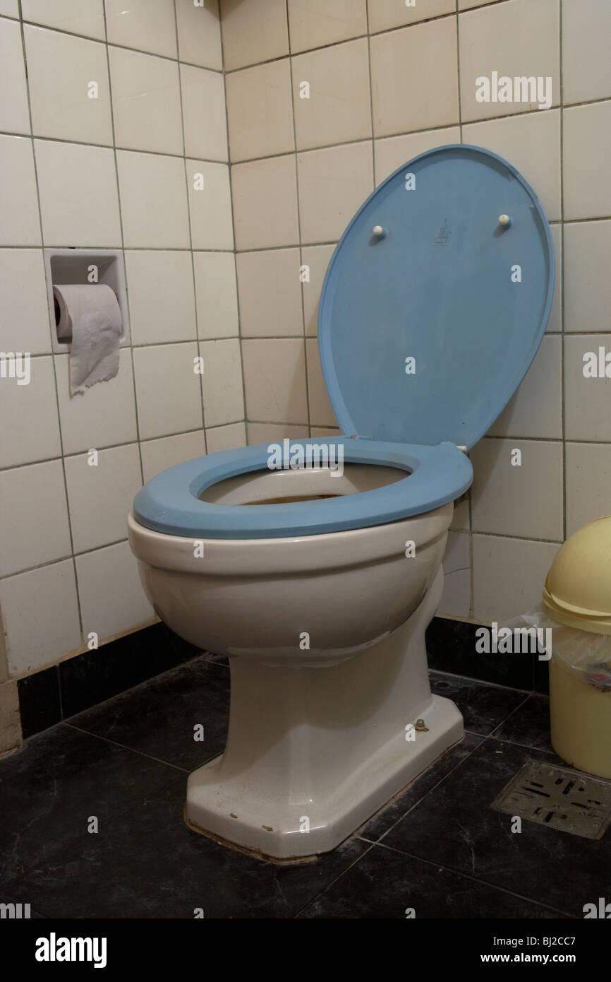 Lid raised or up hires stock photography and images Alamy