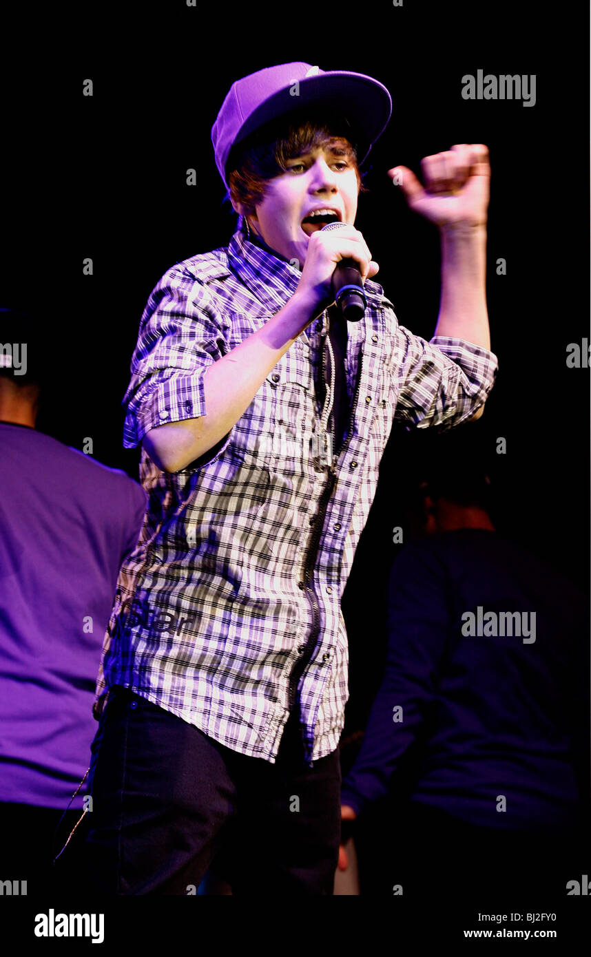 JUSTIN BIEBER - US rock singer at the Hollywood Palladium on February 14, 2010 in Hollywood, California. Stock Photo