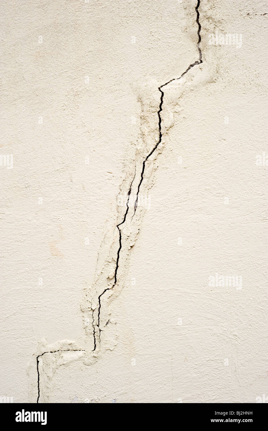 A zig-zag crack appears in an old adobe building in Billy the Kid's wild west town of Lincoln, New Mexico. Stock Photo