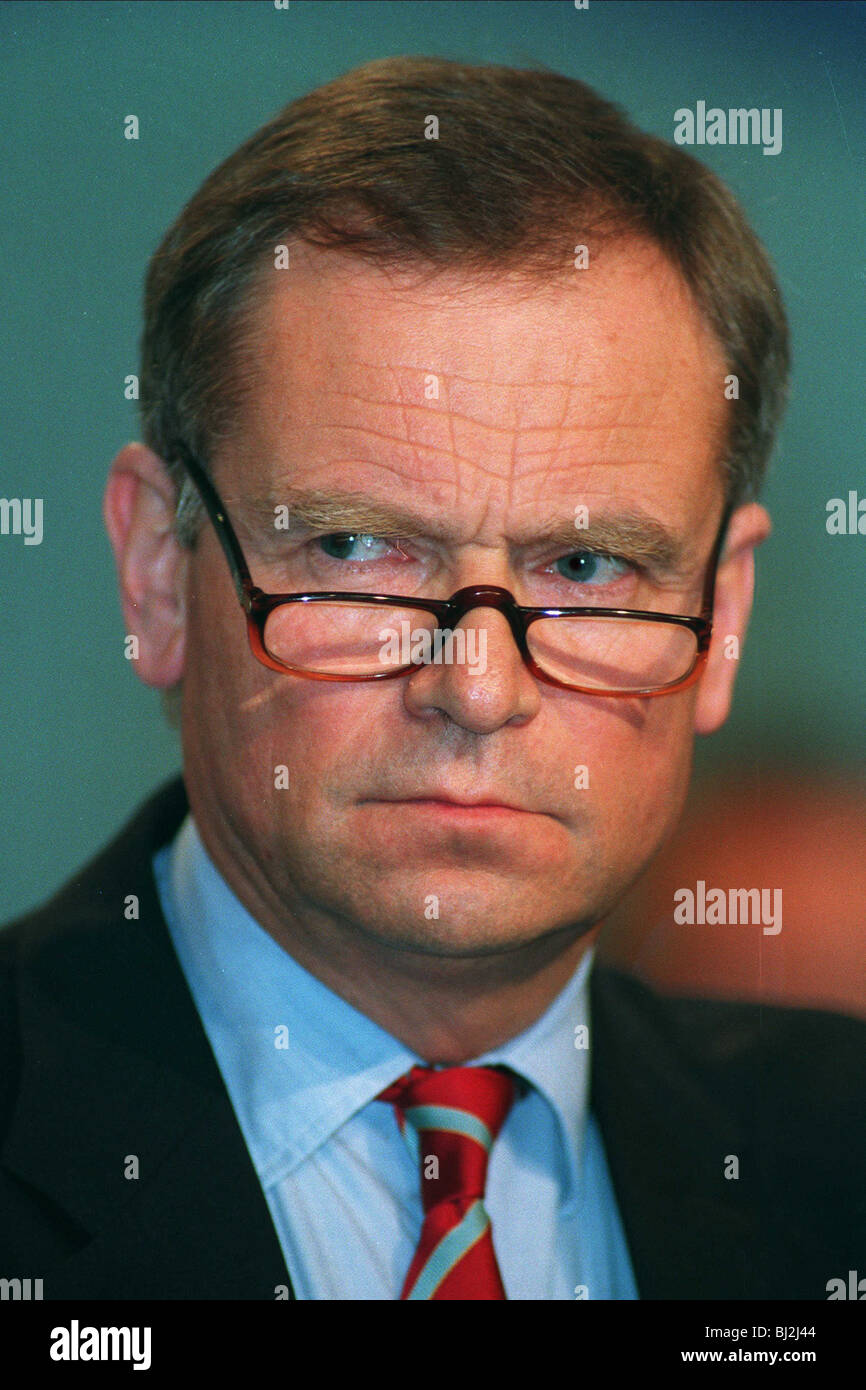 JEFFREY ARCHER AUTHOR 05 December 1993 Stock Photo - Alamy