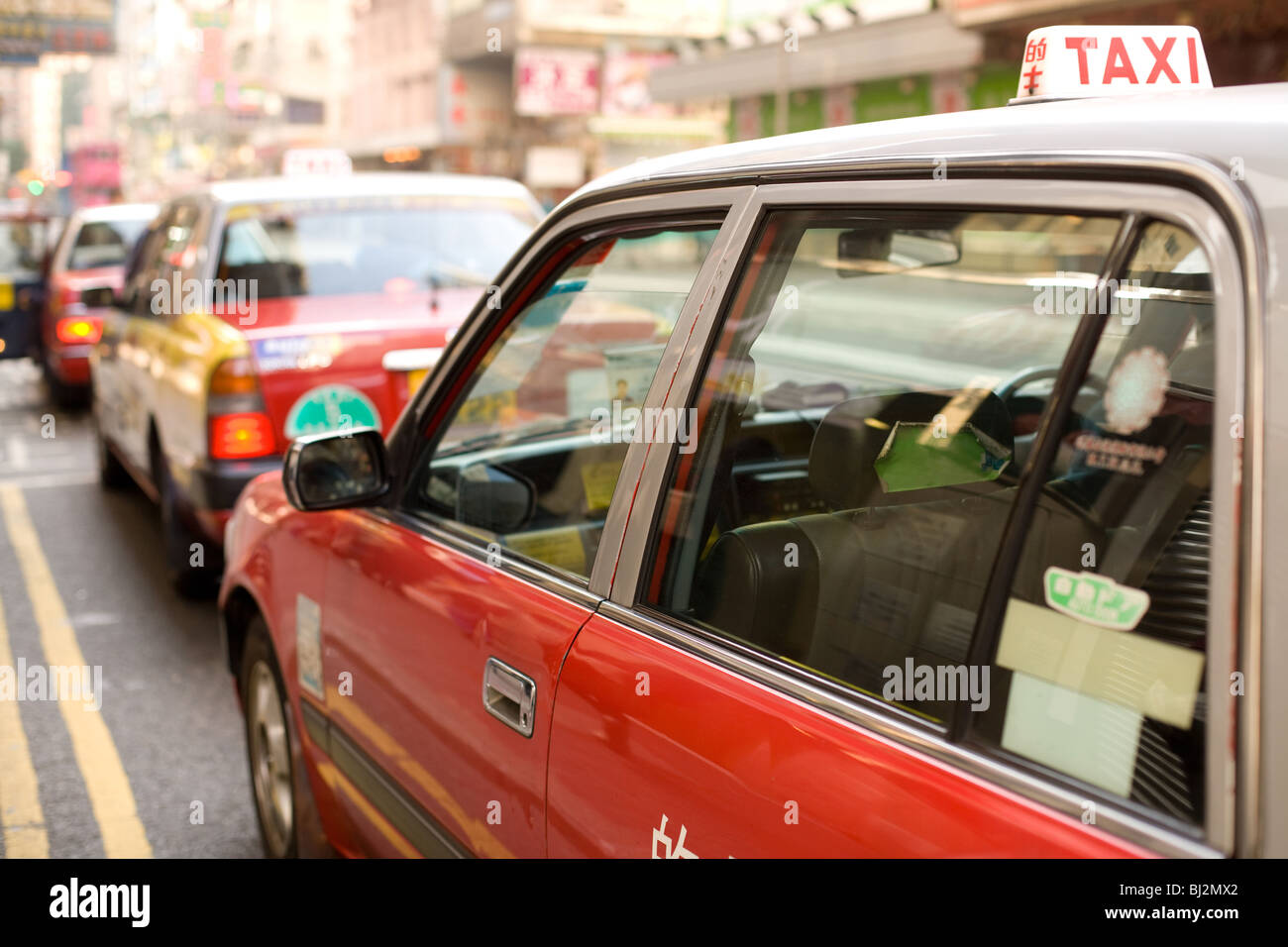 Line of taxis hi-res stock photography and images - Alamy