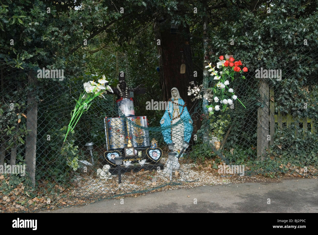 Roadside accident memorial a Catholic shrine to young person killed in car accident. Sydenham Hill South London UK 2010 2010s HOMER SYKES Stock Photo
