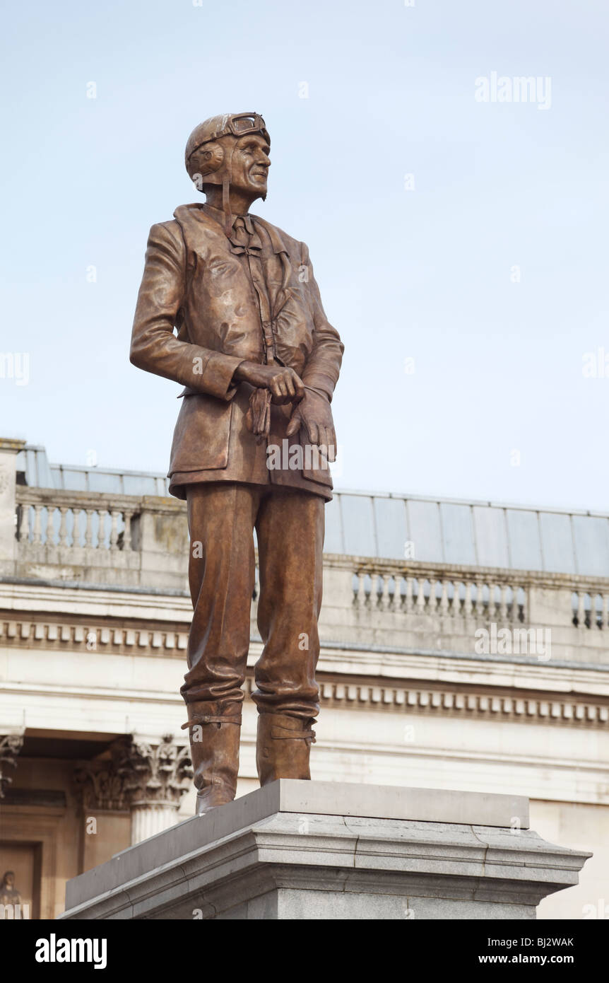 Sir keith park statue hi-res stock photography and images - Alamy