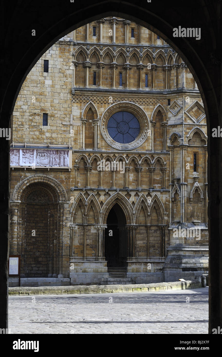 Lincoln Cathedral Quarter through Exchequergate Stock Photo Alamy