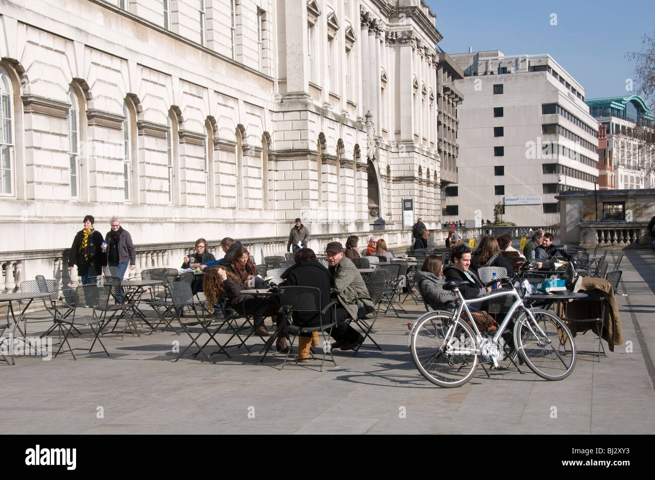 LONDON CAFE AT SOMERSET HOUSE BY THAMES RIVER UK Stock Photo