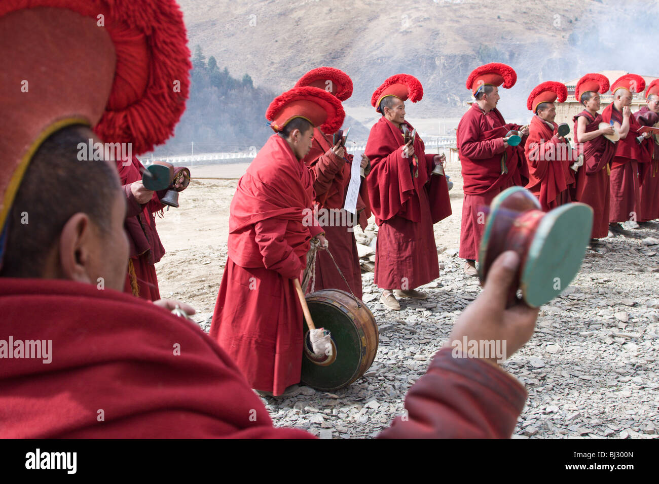 Tibetan monks drums hi-res stock photography and images - Alamy