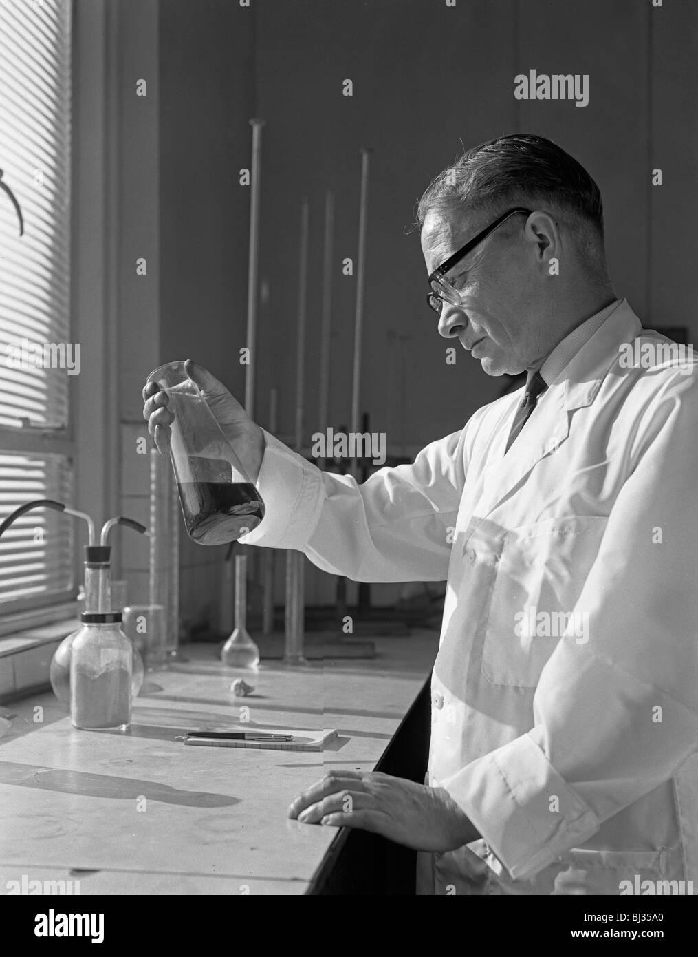 Laboratory technician Black and White Stock Photos & Images Alamy