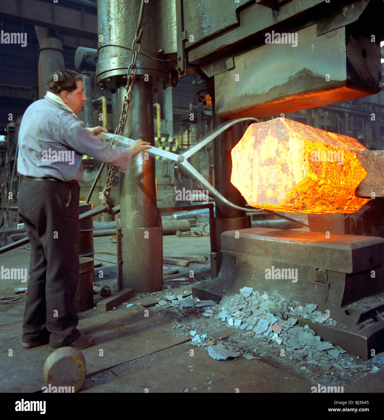 A 1500 ton steel press, Sheffield, South Yorkshire, 1970. Artist: Michael Walters Stock Photo