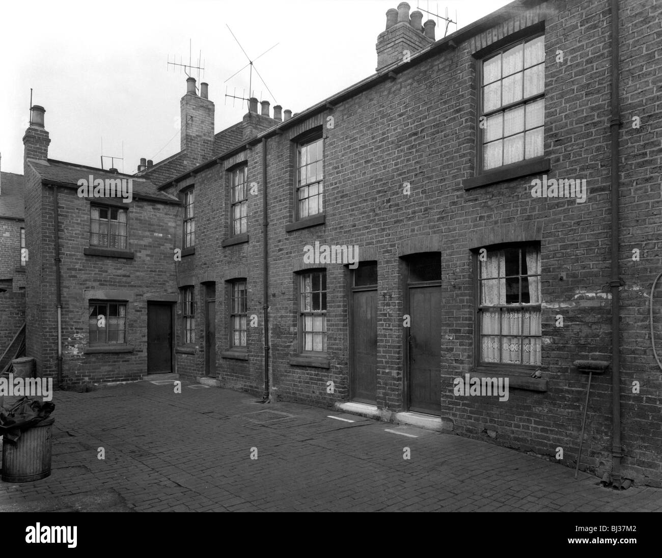 Terraced housing 1950s hires stock photography and images Alamy
