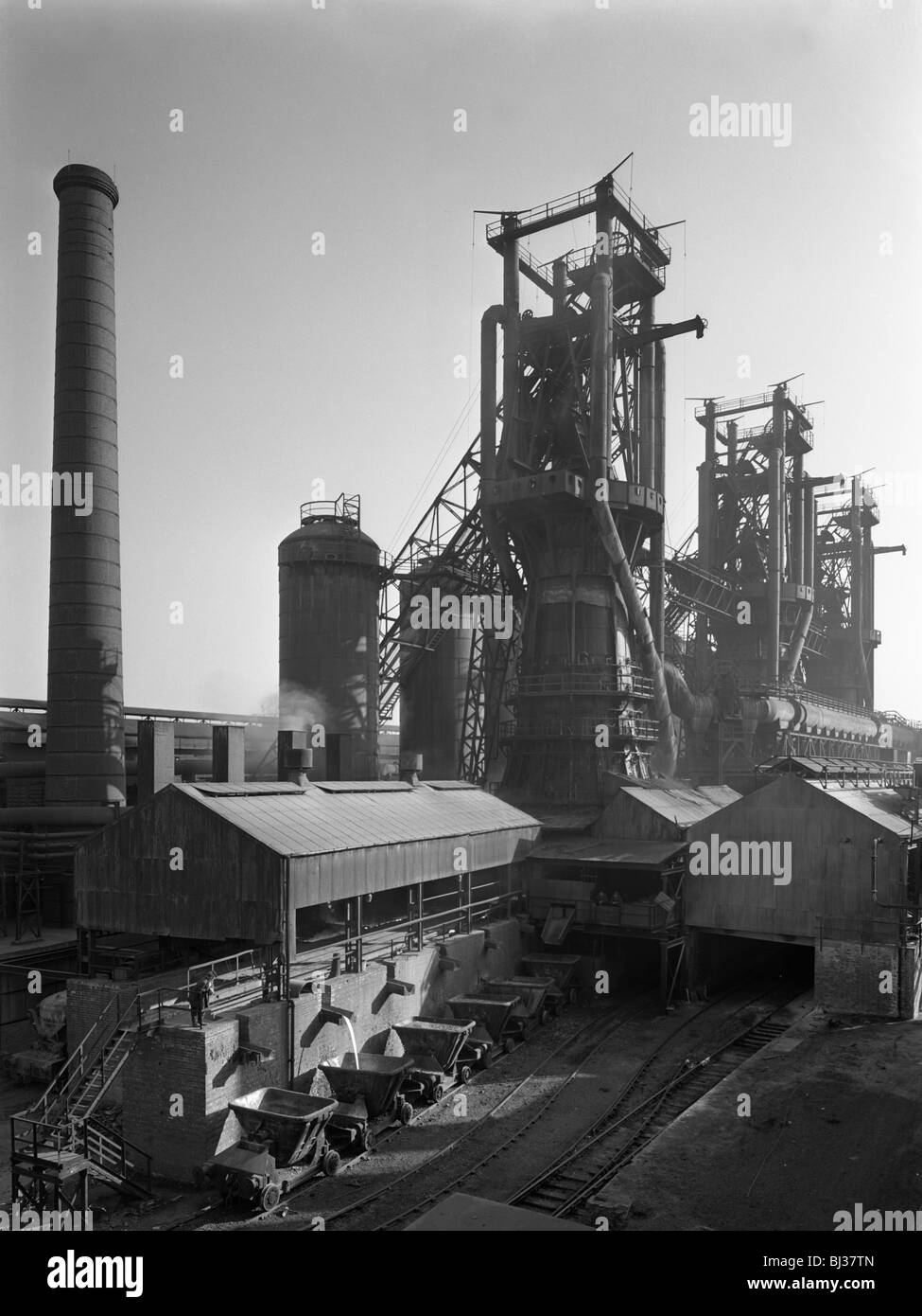 Molten steel being poured into rail trucks at the Stanton Steelworks, Ilkeston, Derbyshire, 1962. Artist: Michael Walters Stock Photo