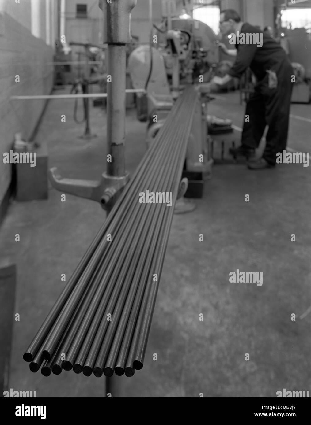 Cutting steel rods to length, Park Gate Iron & Steel Co, Rotherham